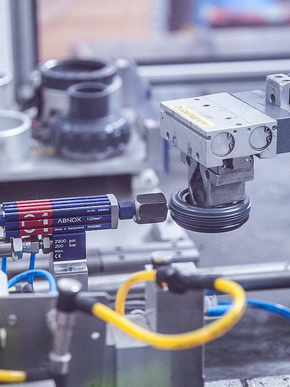 Vollautomatische Gewindeschmierung mit Abnox C1 Dosierventil